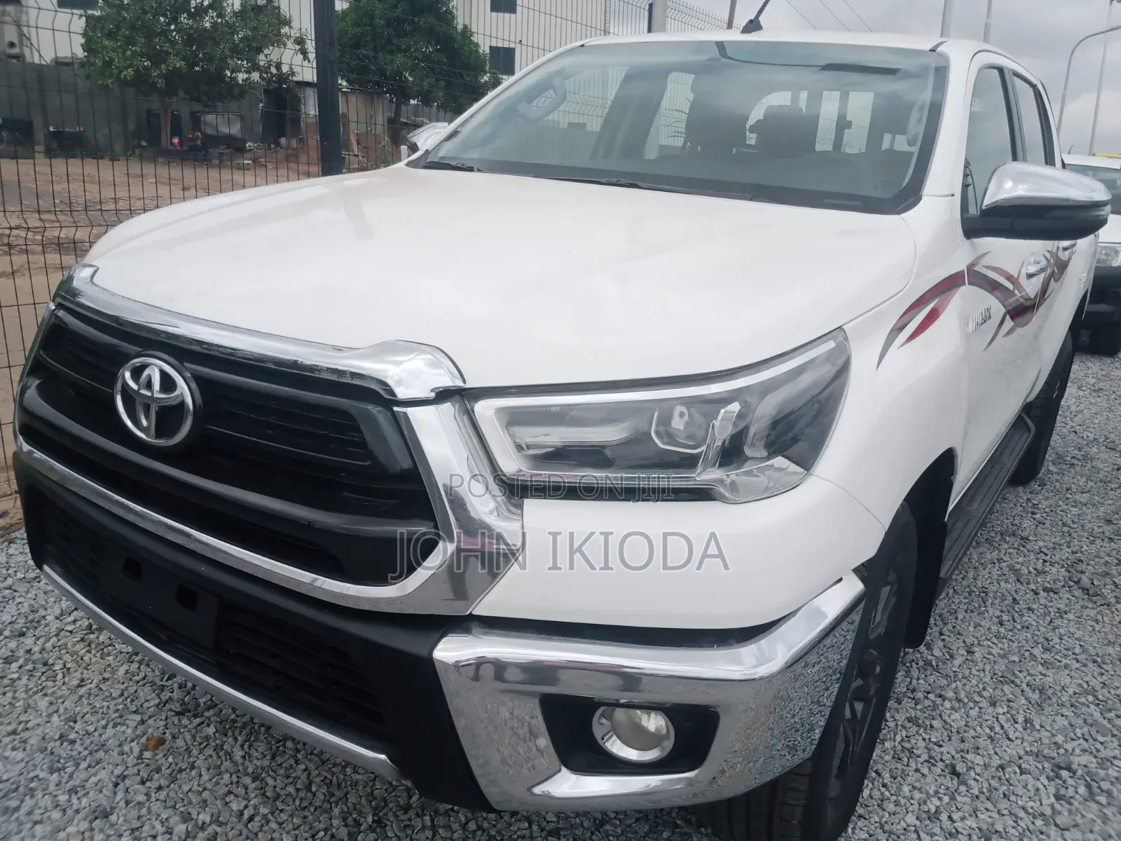 Toyota Hilux 2021 White