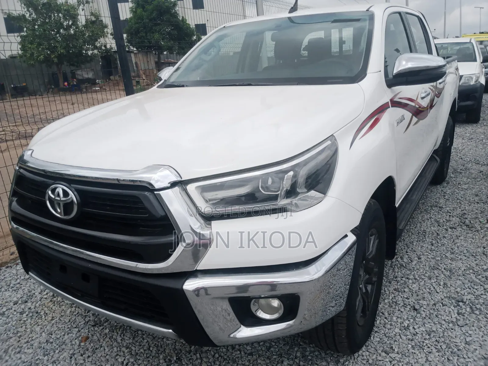 Toyota Hilux 2021 White