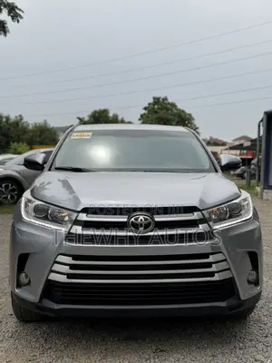 Toyota Highlander LE Plus 4x4 V6 (3.5L 6cyl 8A) 2017 Silver