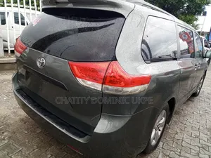 Toyota Sienna XLE AWD 7-Passenger 2013 Green