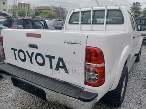 Toyota Hilux 2015 White