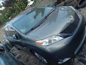 Toyota Sienna 2011 Green