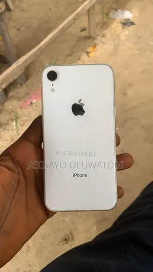 Apple iPhone XR 64 GB White