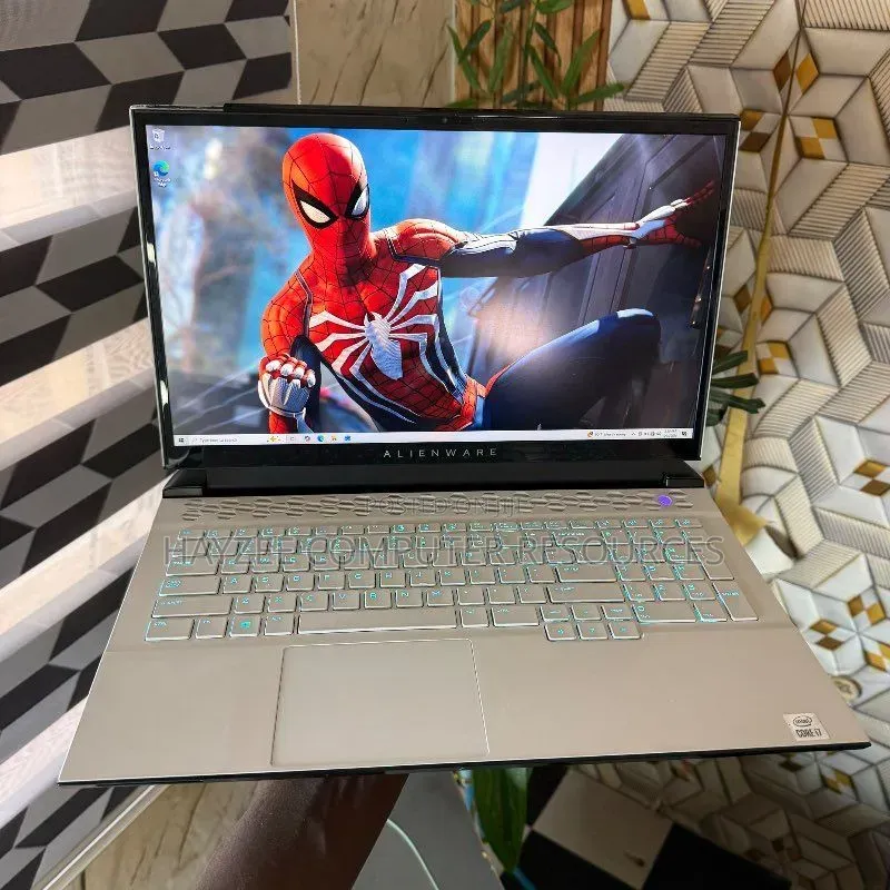 Laptop Alienware M17 R2 16GB Intel Core i7 SSD 1T