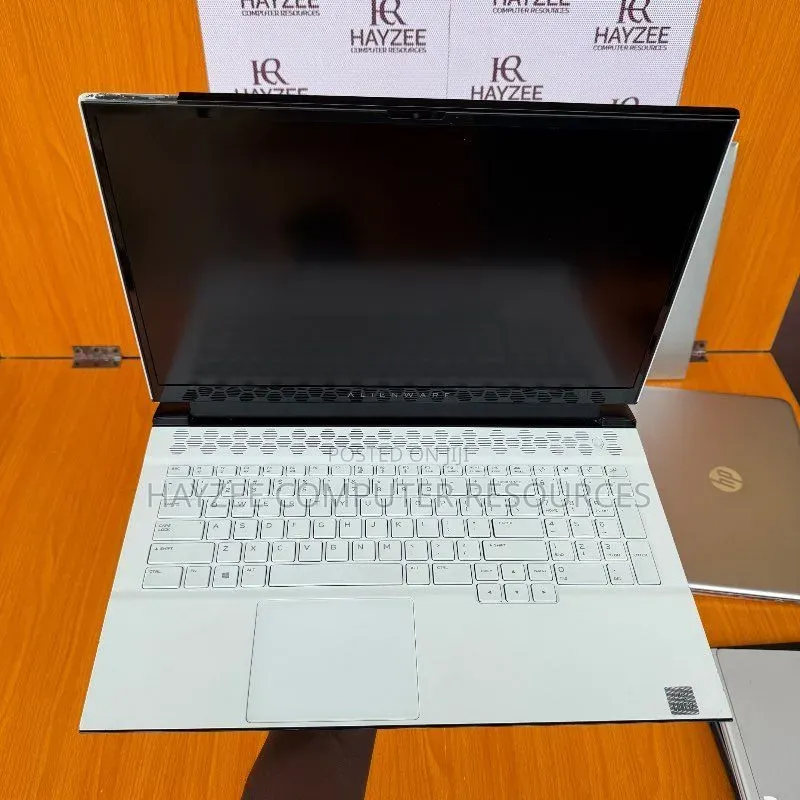 Laptop Alienware M17 R2 16GB Intel Core i7 SSD 1T