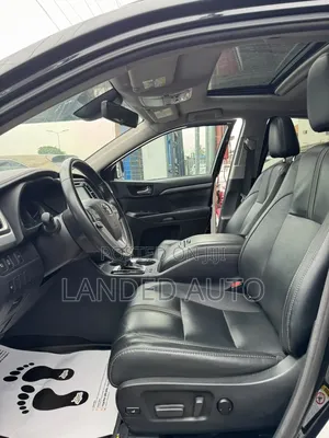 Toyota Highlander SE 4x4 V6 (3.5L 6cyl 8A) 2018 Black