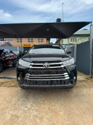 Toyota Highlander SE 4x4 V6 (3.5L 6cyl 8A) 2018 Black