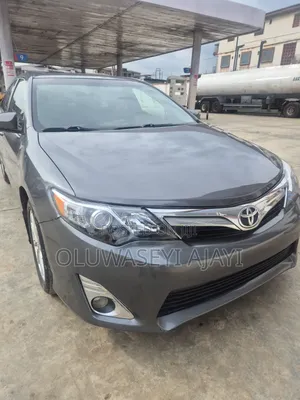 Toyota Camry XLE 4dr Sedan (2.5L 4cyl 6A) 2013 Gray