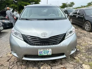 Toyota Sienna Limited 7 Passenger 2012 Silver