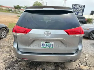 Toyota Sienna Limited 7 Passenger 2012 Silver