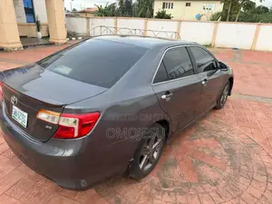 Toyota Camry SE Sport 4dr Sedan w/Prod. End 11/13 (2.5L 4cyl 6A) 2014