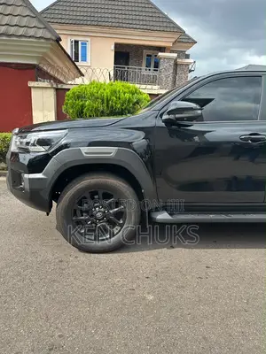 Toyota Hilux 2024 Black