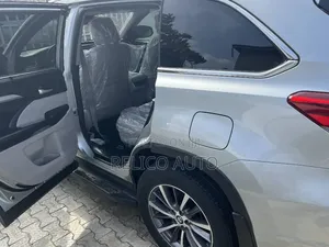 Toyota Highlander Limited Platinum 4x4 V6 (3.5L 6cyl 8A) 2018 Silver