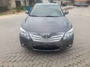 Toyota Camry XLE 4dr Sedan (2.5L 4cyl 6A) 2011 Gray