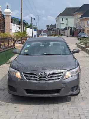 Toyota Camry LE 4dr Sedan (2.5L 4cyl 6A) 2011 Gray