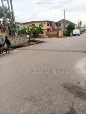 4bdrm Duplex in William Estate for sale