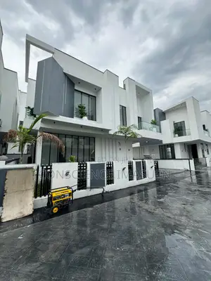 4bdrm Apartment in Chevron for sale