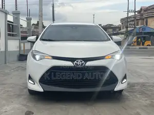 Toyota Corolla LE Eco (1.8L 4cyl 2A) 2018 White
