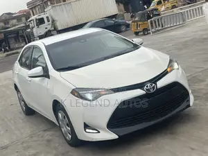 Toyota Corolla LE Eco (1.8L 4cyl 2A) 2018 White