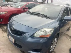 Toyota Yaris Base Sedan 4dr 2010 Blue