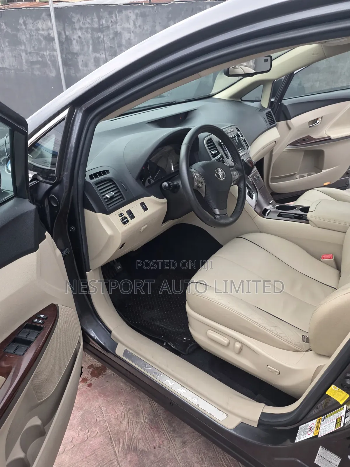 Toyota Venza AWD 2011 Gray