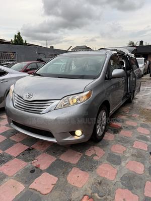Toyota Sienna Limited FWD 7-Passenger 2013 Silver
