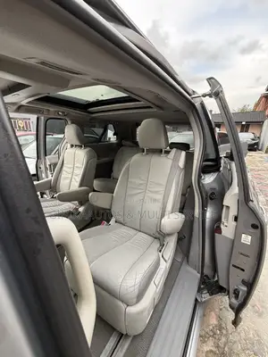 Toyota Sienna Limited FWD 7-Passenger 2013 Silver