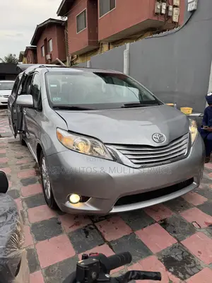 Toyota Sienna Limited FWD 7-Passenger 2013 Silver