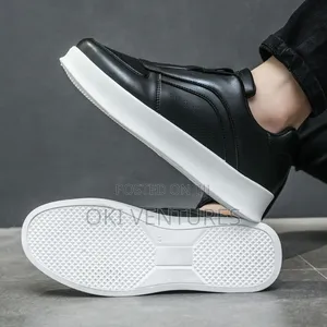 Oki Sneakers