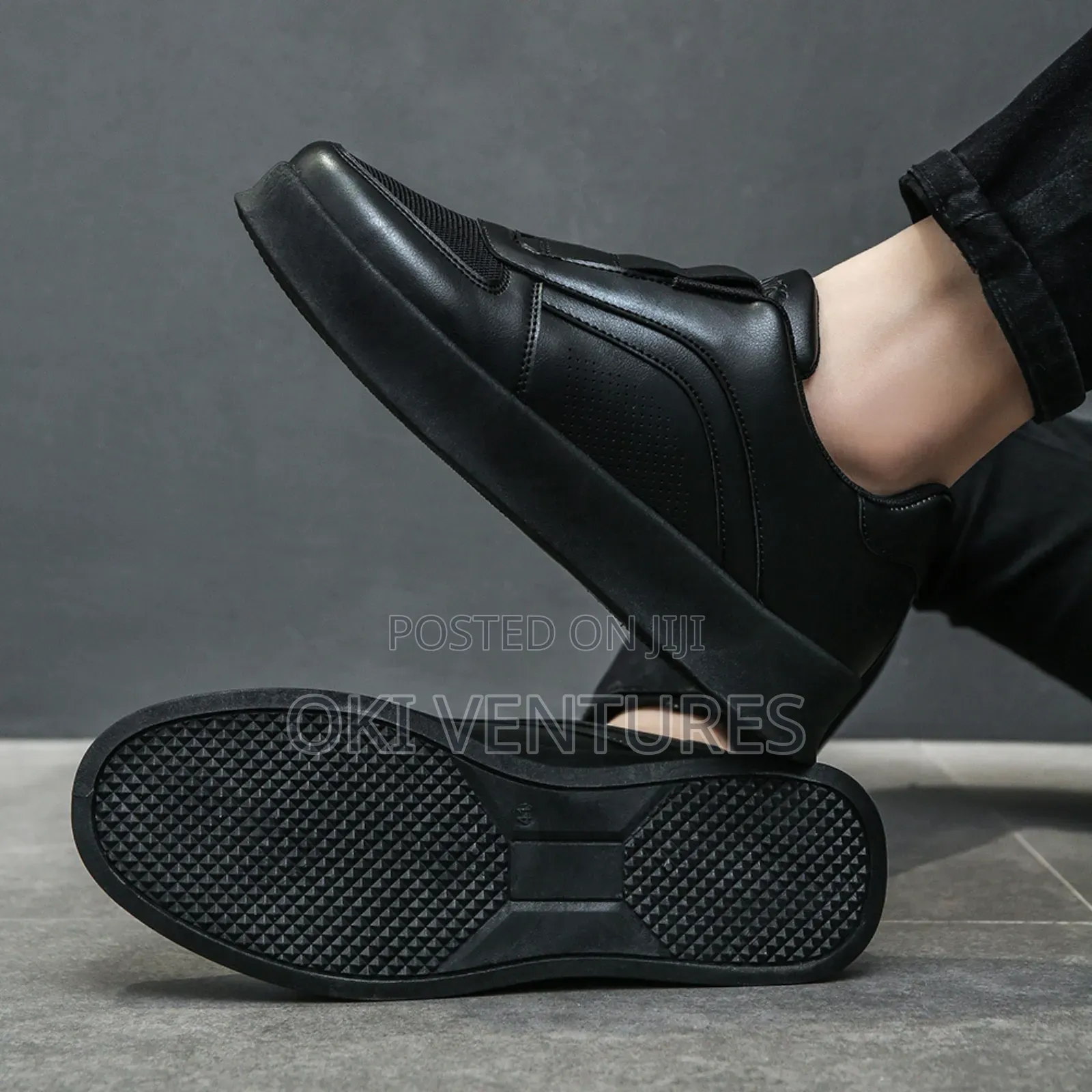 Oki Sneakers
