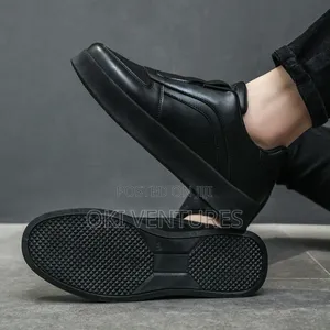 Oki Sneakers