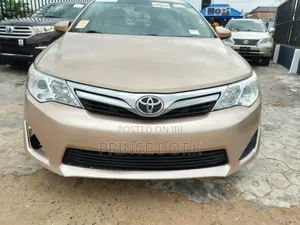 Toyota Camry LE 4dr Sedan (2.5L 4cyl 6A) 2012 Gold
