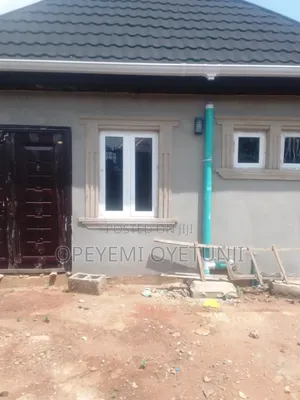 5bdrm Bungalow in Selewu Area, Ikorodu for sale