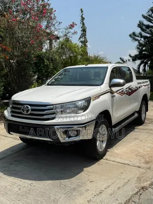 Toyota Hilux SR 4x4 2019 Black