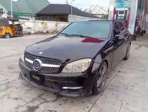 Mercedes-Benz C300 2011 Black