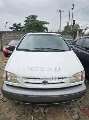 Toyota Sienna 2000 White
