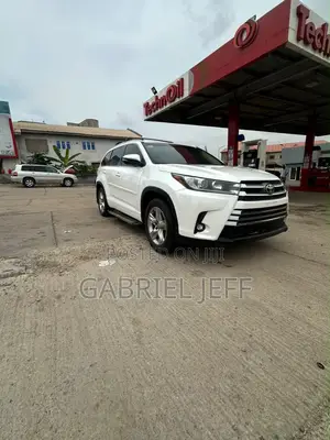 Toyota Highlander LE 4dr SUV (2.7L 4cyl 6A) 2015 White