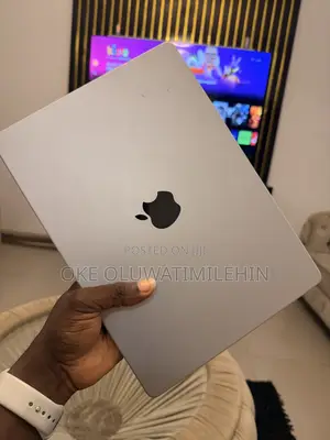 Laptop Apple MacBook Pro 2023 M3 8GB Intel Core i7 HDD+SSD 512GB