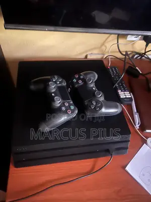 Play Station 4 Pro(Ps4 Slim)