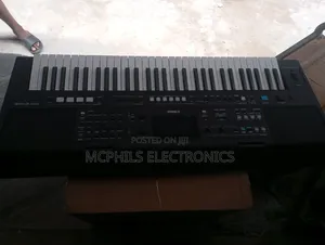 Yamaha Keyboard PSR-E483