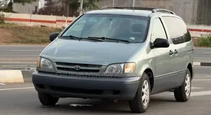 Toyota Sienna 2002 Green