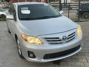Toyota Corolla LE Special Edition 4dr Sedan (1.8L 4cyl 4A) 2013 Silver
