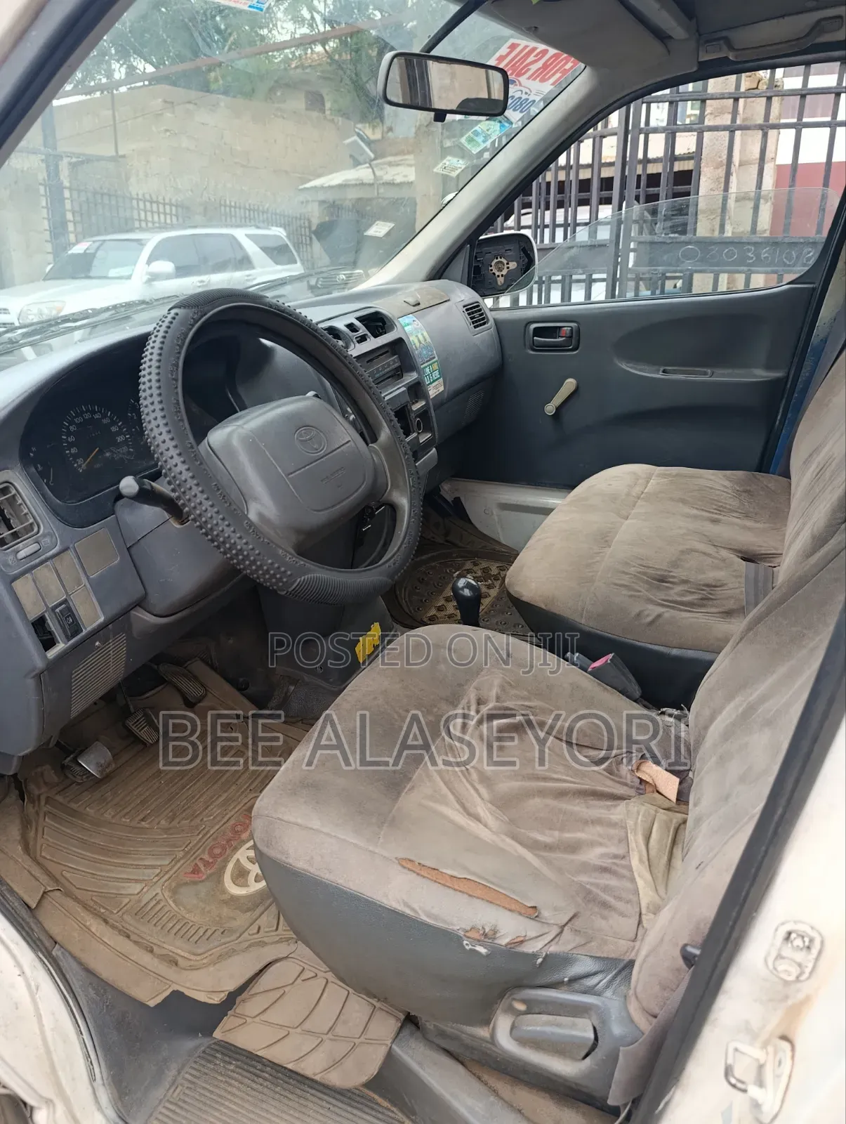 Toyota HiAce 1998 White
