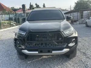 New Toyota Hilux 2025 Black