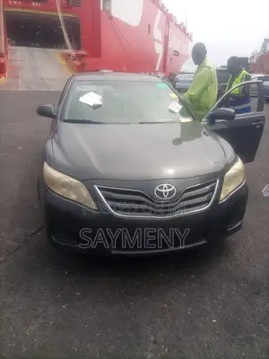 Toyota Camry LE 4dr Sedan (2.5L 4cyl 6A) 2011 Gray