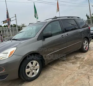 Toyota Sienna LE AWD 2005 Gray