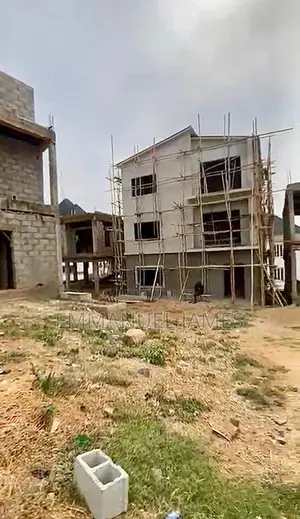 6bdrm Duplex in Guzape District for sale