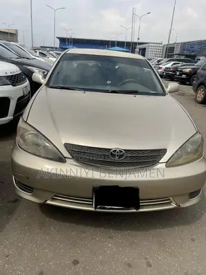Toyota Camry LE 4dr Sedan (2.4L 4cyl 4A) 2004 Gold