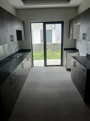 5bdrm Duplex in Maiyegun Beach, Lekki Phase 1 for rent
