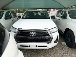 New Toyota Hilux 2025 Black